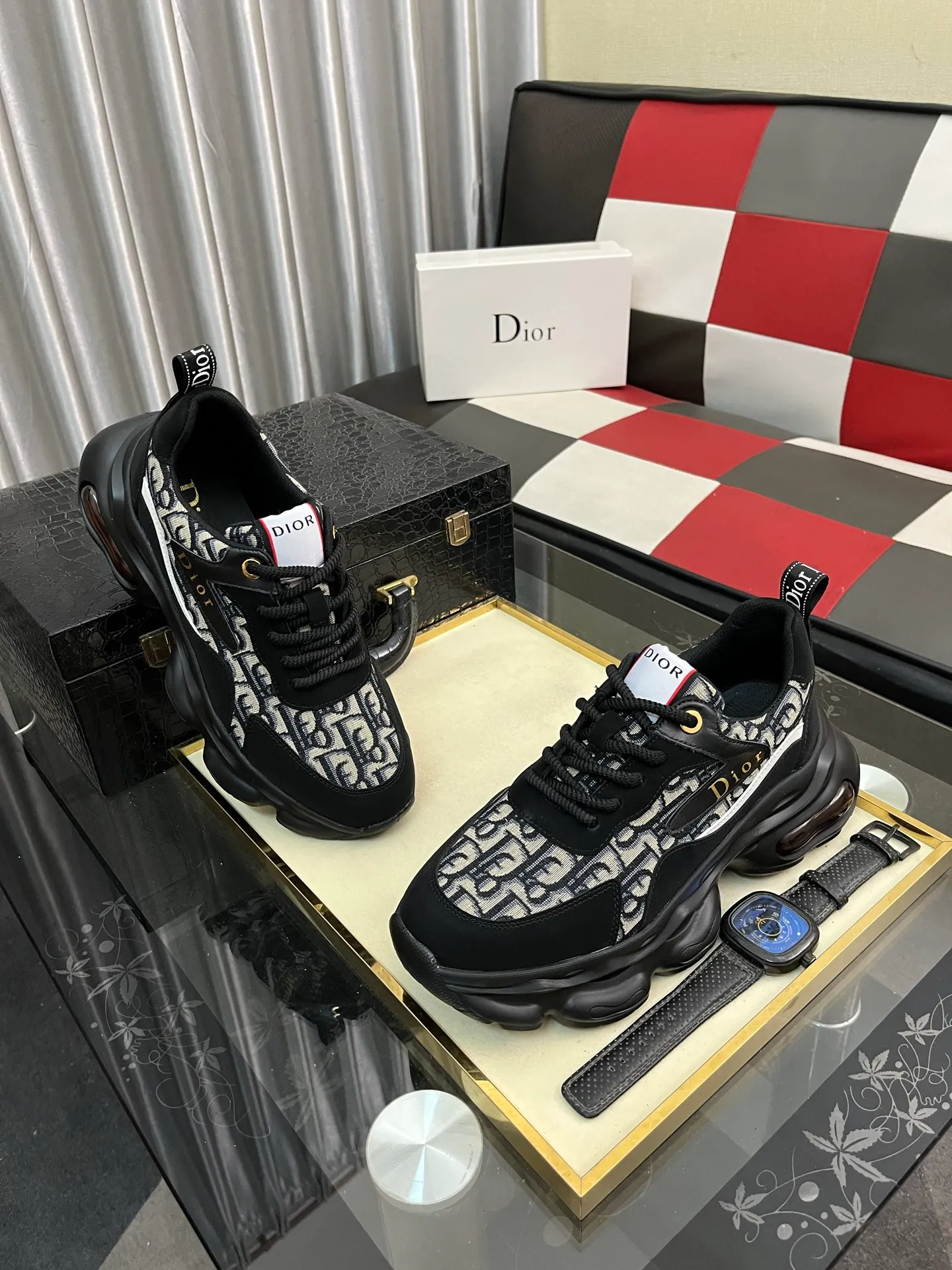 Men's shoes💰438⌚️⌚️[Dior] Dior's new men's genuine leather casual shoes, the highest version on the market, any comparison is welcome🆚! The original leather has excellent texture and is super high-end! Fetal sheep net lining imported from Italy, removable pad! Luxurious materials and fine workmanship, highly recommended! Code number: 38-442️⃣Colors available